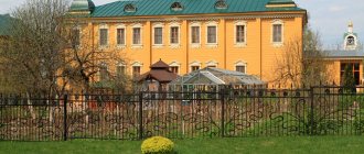 Holy Trinity Seraphim-Diveevsky Monastery, building