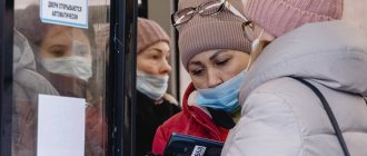 В понедельник 22 ноября пассажирские перевозчики РТ по решению правительства Татарстана перестали пускать в салоны непривитых жителей. Дело дошло до мордобоя, из-за скандалов автобусы, трамваи и троллейбусы Казани простояли пустыми 18 часов 39 минут